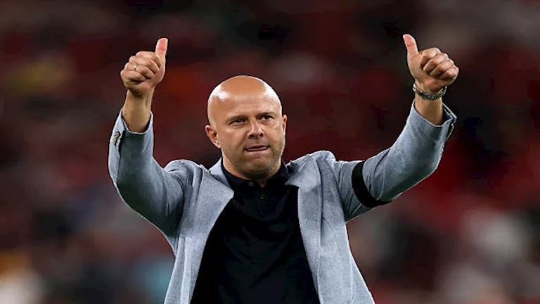 أرني سلوت يسجل رقماً قياسياً جديداً مع ليفربول في دوري الأبطال