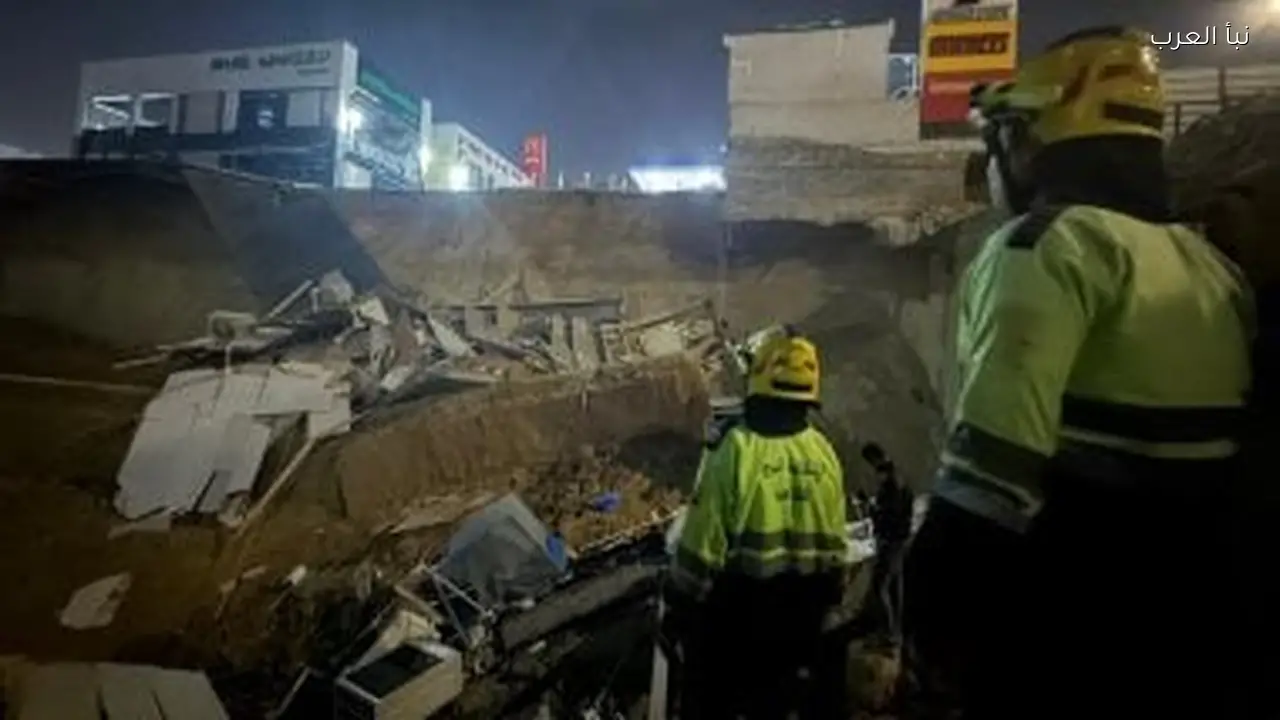 انهيار أرضي في محطة وقود بالتجمع يُصيب شخصين