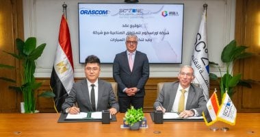رئيس اقتصادية قناة السويس يوقع عقد تكنولوجيا السيارات