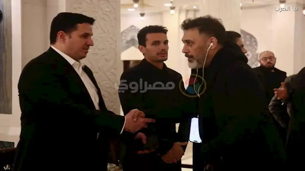 عمرو مصطفى يحضر عزاء والد الموزع أحمد إبراهيم، صور توثق اللحظة