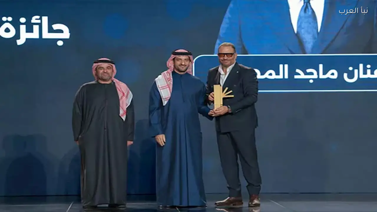 ماجد المصري يُتوج بجائزة أفضل ممثل في جائزة شمس للمحتوى العربي بالشارقة، وطارق الشناوي يُكرم خلال الحدث