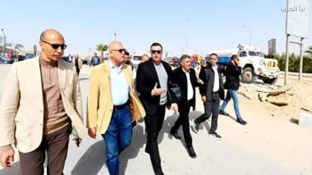 وزير الإسكان يزور مشاريع تطوير الطرق في حدائق أكتوبر