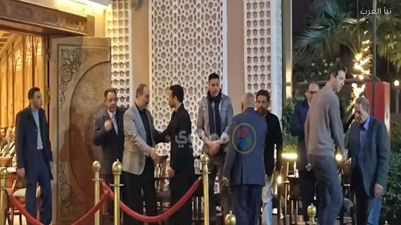 أحمد السعدني يحضر عزاء والد علا رشدي