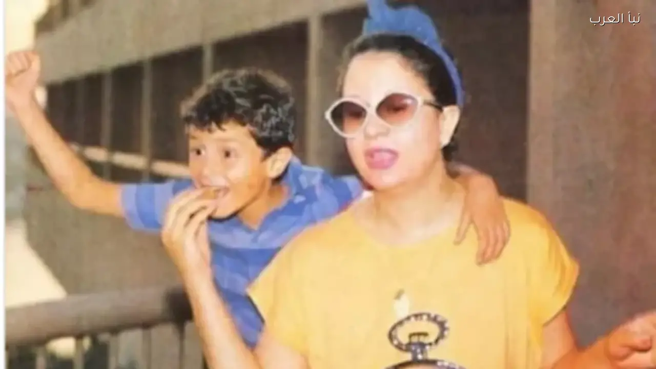 أحمد الفيشاوي يشارك صورة نادرة مع والدته ويقول: “بحبك إلى أن نلتقي”