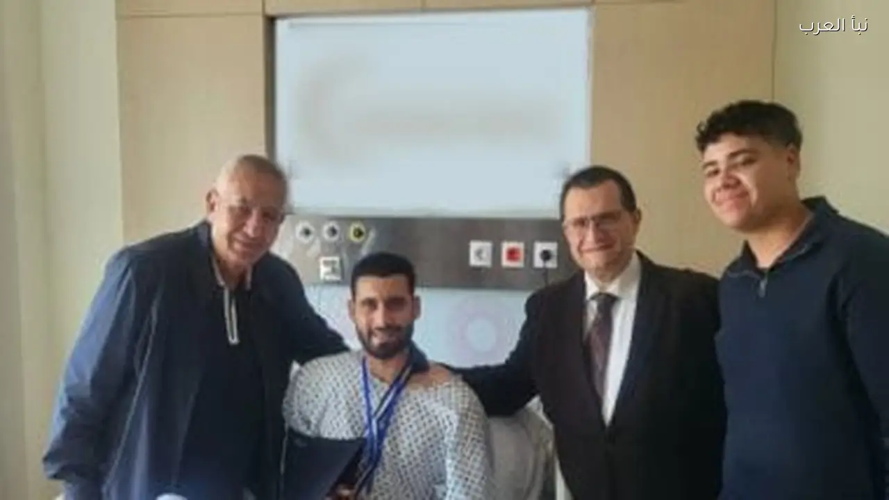 رئيس نادي المصري يزور باهر المحمدي بعد جراحة الترقوة