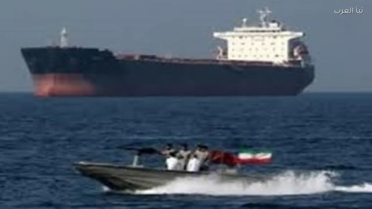 زوارق إيرانية تقترب من ناقلة نفط أمريكية في مضيق هرمز