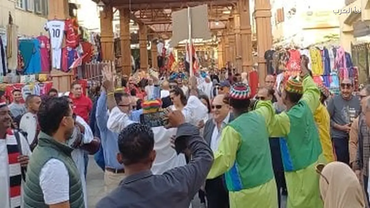 سفير كندا في القاهرة يشارك في مهرجان أسوان الدولي برقصات مميزة