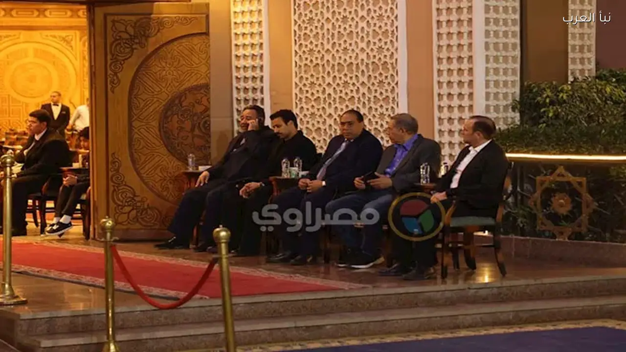 صور عزاء والد الفنانة علا رشدي في مسجد الشرطة