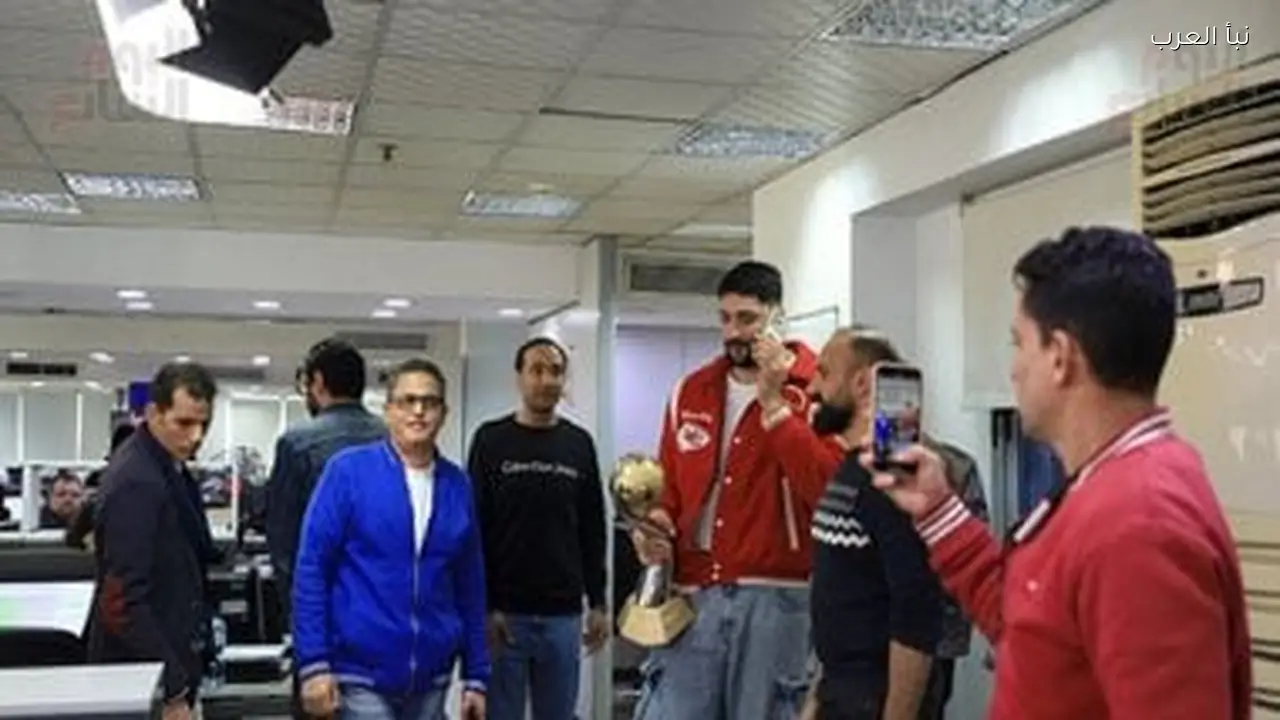 نجوم منتخب اليد يزورون نبأ العرب بعد الفوز بكأس أفريقيا