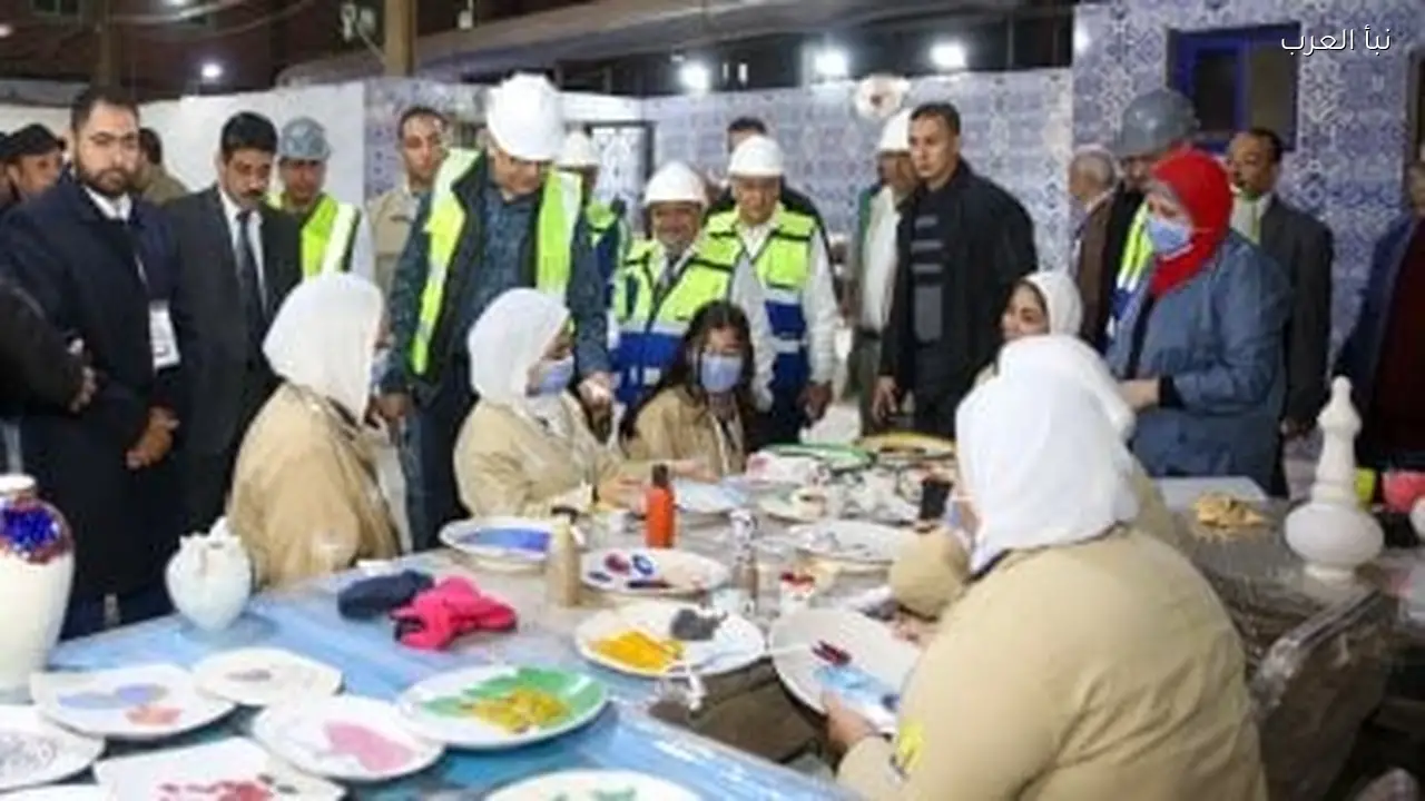 وزير قطاع الأعمال يزور شركة «شينى» للخزف في القليوبية